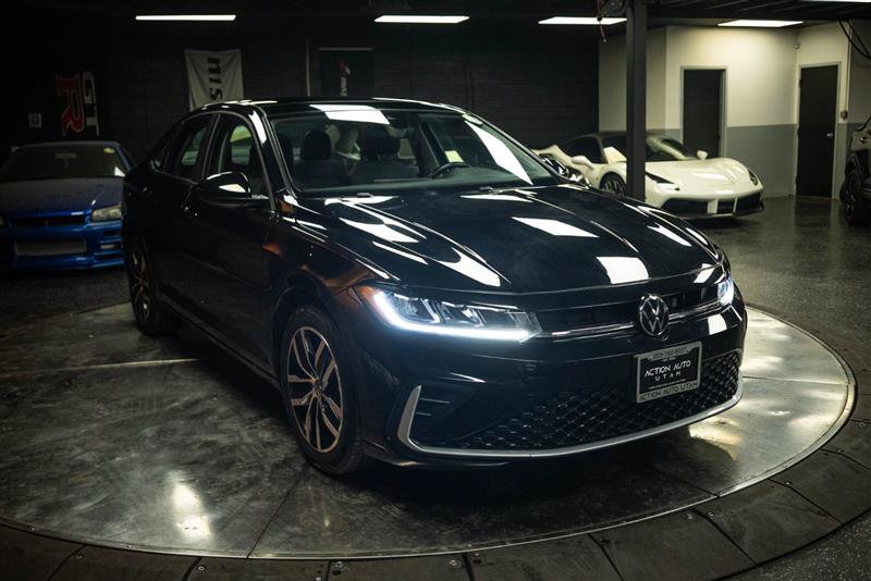 Used 2025 Volkswagen Jetta SE FWD image 5