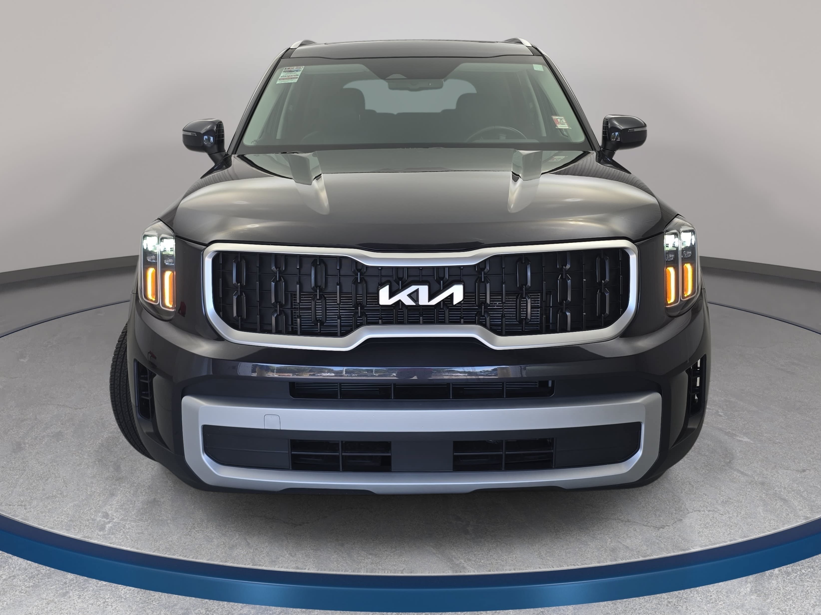 Used 2025 Kia Telluride EX w/ EX Captain's Chair Package FWD image 2