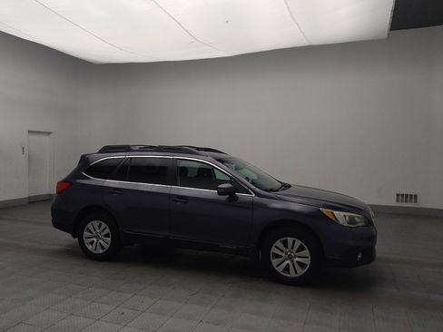 Used 2016 Subaru Outback 2.5i Premium image 11