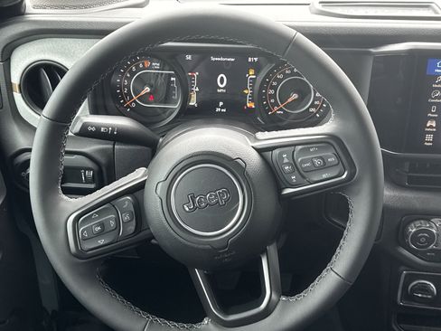 New 2025 Jeep Gladiator Sport image 19