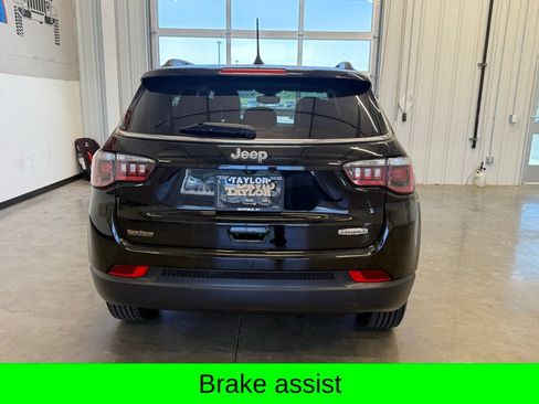 Used 2018 Jeep Compass Latitude w/ Popular Equipment Group FWD image 7