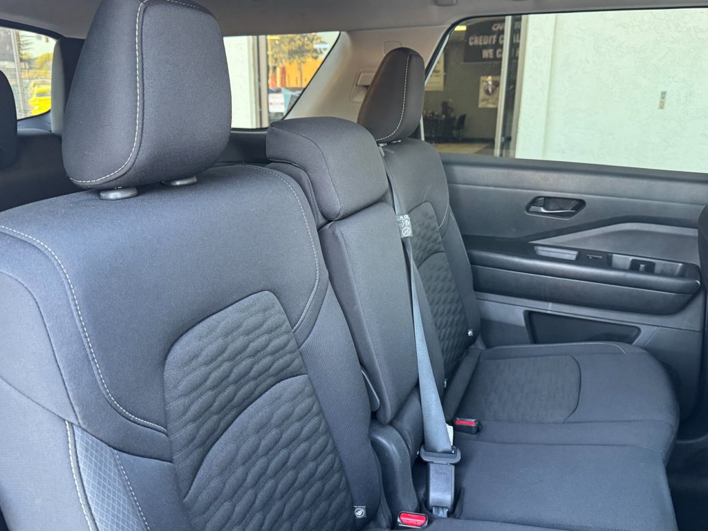 Used 2024 Nissan Pathfinder SV FWD image 23
