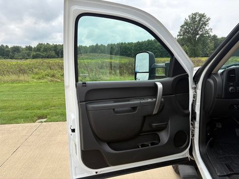 Used 2014 Chevrolet Silverado 2500 LT w/ Interior Plus Package AWD/4WD image 10