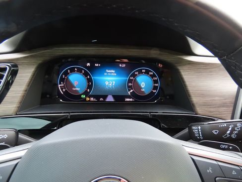 Certified 2024 Volkswagen Atlas SEL Premium R-Line image 35