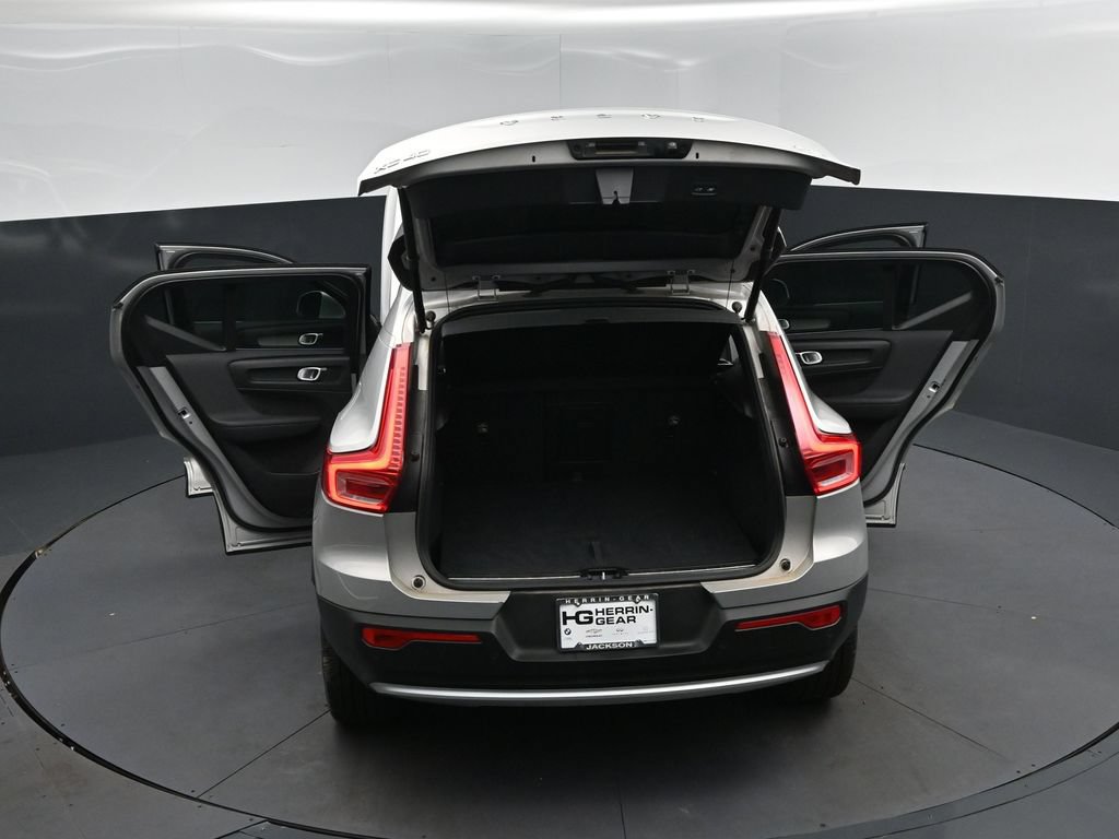 Used 2025 Volvo XC40 B5 Plus AWD/4WD image 48