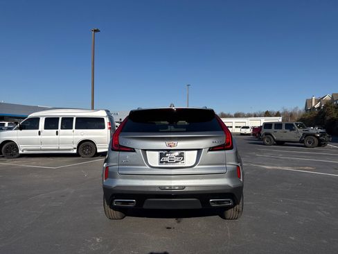 Used 2025 Cadillac XT4 Premium Luxury image 4