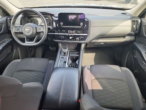 Used 2025 Nissan Pathfinder SV image 15