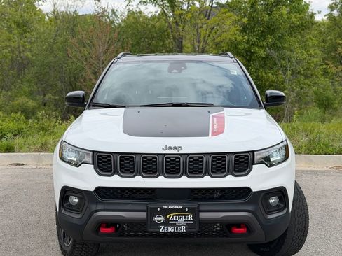 Used 2024 Jeep Compass Trailhawk AWD/4WD image 2