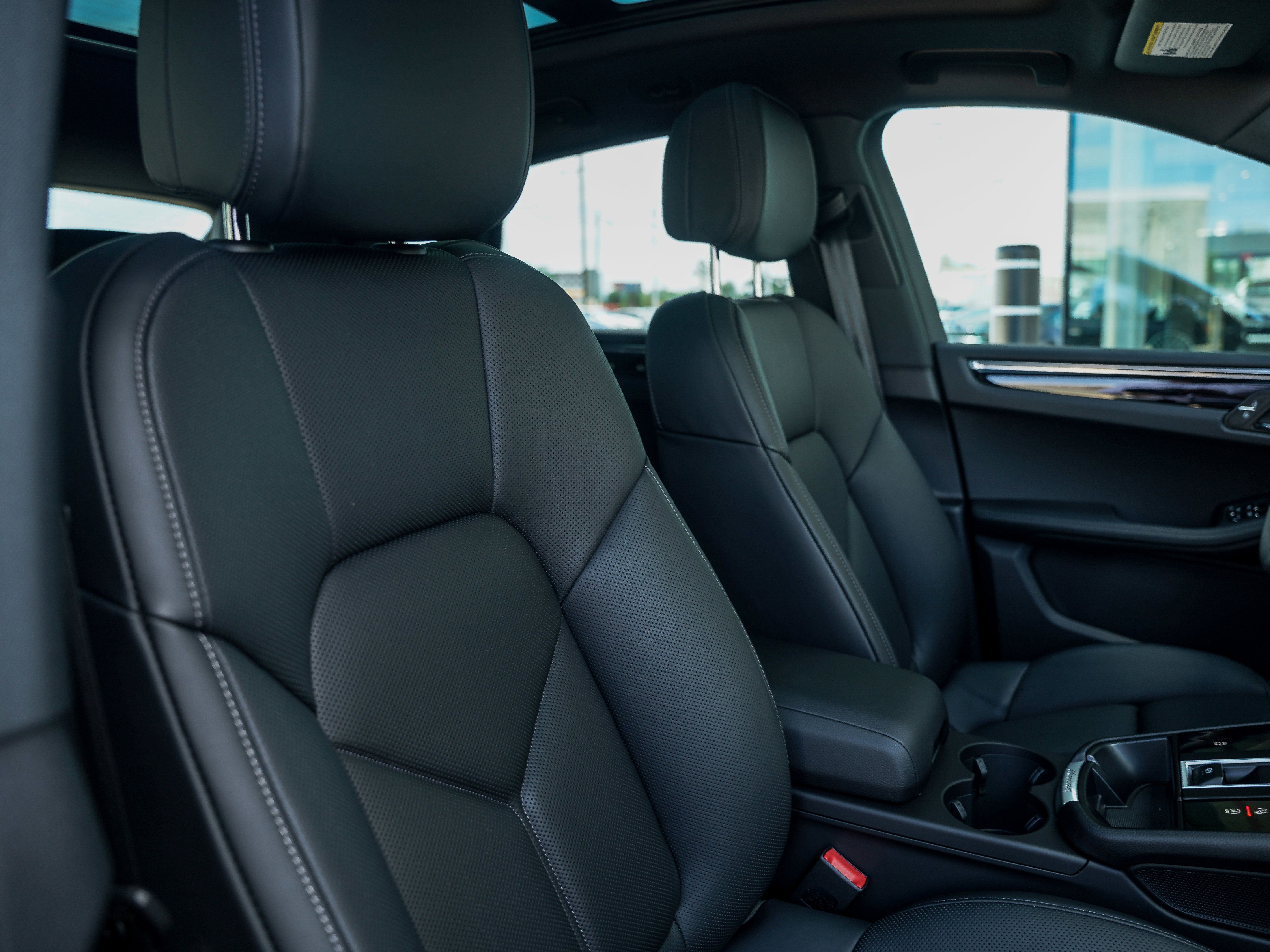 Certified 2026 Porsche Macan AWD/4WD image 34