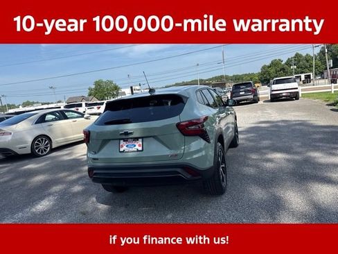 Used 2024 Chevrolet Trax RS w/ Sunroof Package FWD image 24