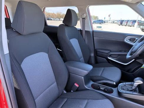 Used 2022 Kia Soul LX image 21