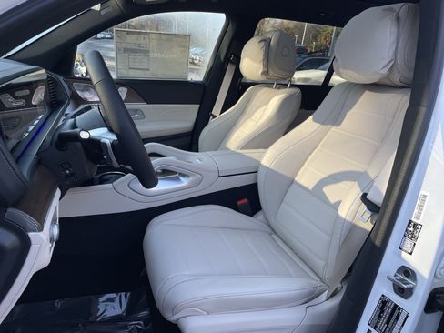 New 2026 Mercedes-Benz GLS 580 4MATIC image 21