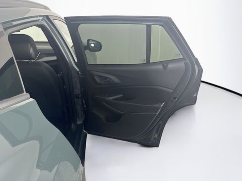 Used 2025 Chevrolet Trax LT image 30