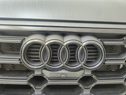 Used 2024 Audi Q5 e Prestige w/ Prestige Package image 16