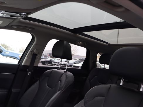 Certified 2022 Kia Sorento S w/ Panoramic Sunroof Package image 22