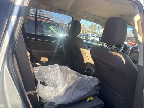 Used 2019 Lexus GX 460 image 9