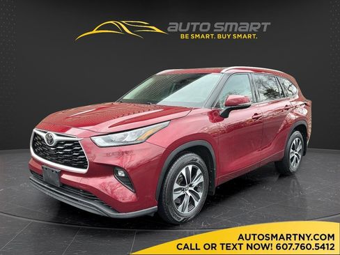 Used 2020 Toyota Highlander XLE image 1