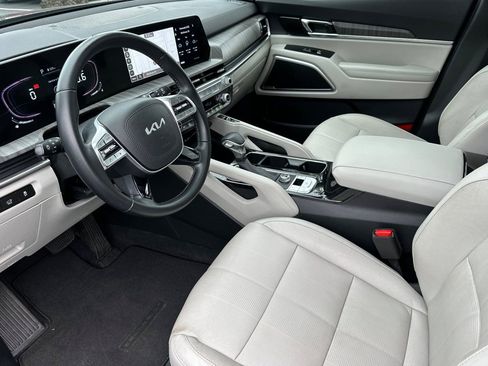 Used 2023 Kia Telluride EX w/ EX Captain's Chair Package image 9