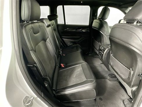 Used 2023 Jeep Grand Cherokee Altitude image 28