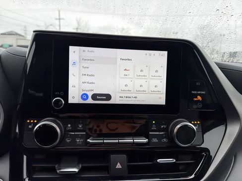 Used 2024 Toyota Highlander XLE image 18