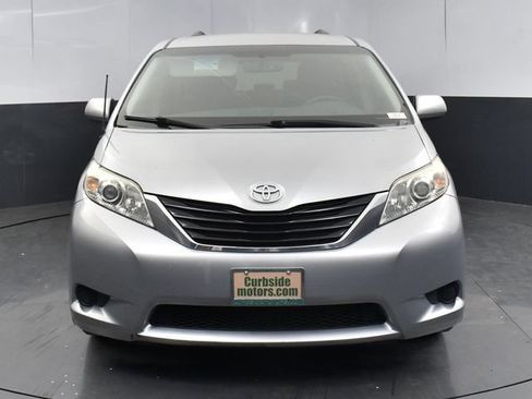 Used 2014 Toyota Sienna LE FWD image 4