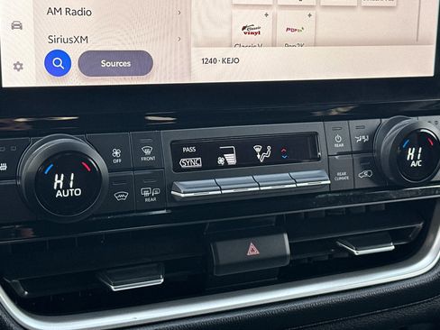 Used 2025 Toyota Grand Highlander AWD image 21