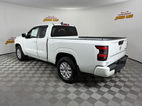 Used 2022 Nissan Frontier SV w/ Technology Package AWD/4WD image 3