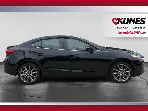 Used 2018 MAZDA MAZDA3 Touring FWD image 12