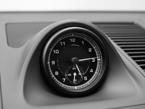 Used 2025 Porsche Macan image 34