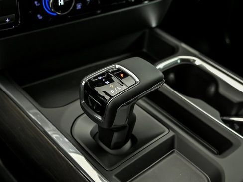 New 2026 GMC Sierra 1500 SLT image 19