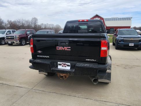 Used 2017 GMC Sierra 2500 Denali w/ Duramax Plus Package AWD/4WD image 7