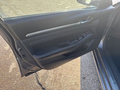 Used 2018 Chrysler Pacifica Touring Plus w/ Tire & Wheel Group image 9