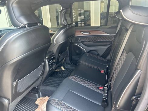 Used 2025 Jeep Grand Cherokee Summit w/ Obsidian Package AWD/4WD image 21