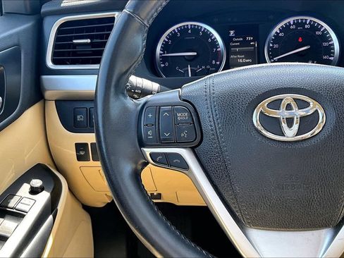 Used 2018 Toyota Highlander XLE AWD/4WD image 18