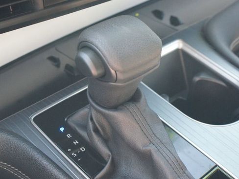 Used 2025 Toyota Sienna LE image 11