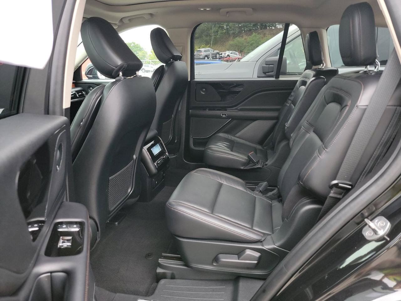 Used 2021 Lincoln Aviator Reserve w/ Equipment Group 201A AWD/4WD image 11