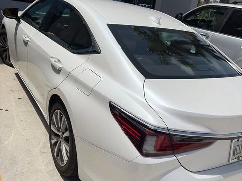 Certified 2021 Lexus ES 350 w/ Premium Package FWD image 4
