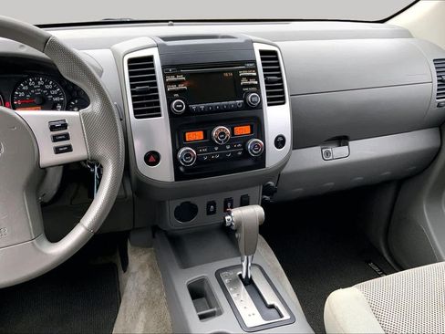 Used 2013 Nissan Frontier SV w/ SV Value Truck Pkg RWD image 7
