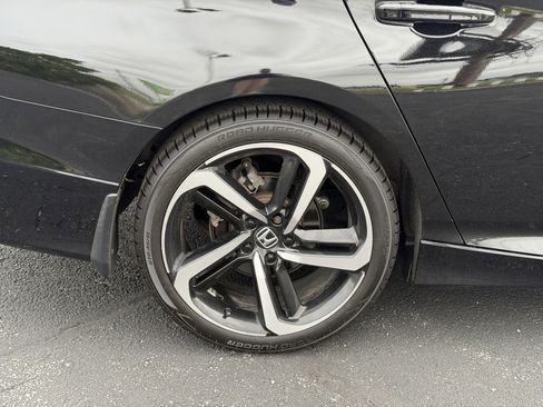 Used 2018 Honda Accord Sport image 10