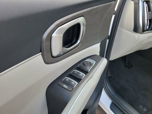 Certified 2025 Kia Sorento X-Line EX AWD/4WD image 8