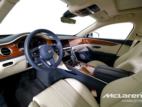 Used 2023 Bentley Flying Spur Plug-In Hybrid image 12