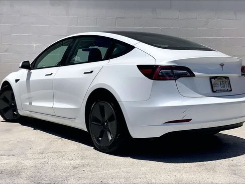 Used 2023 Tesla Model 3 Standard Range RWD image 4