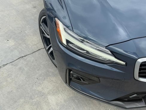 Used 2019 Volvo S60 T5 R-Design image 3