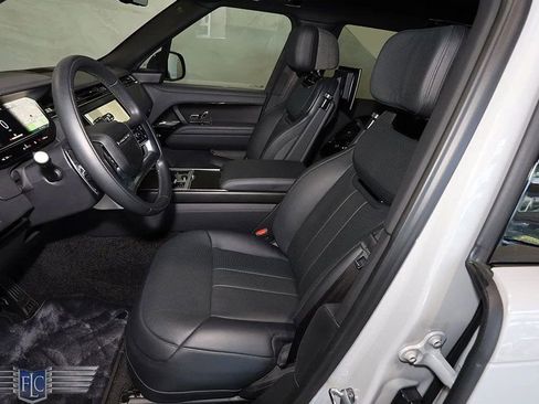 Used 2023 Land Rover Range Rover SV image 14