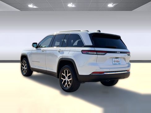 Used 2025 Jeep Grand Cherokee Limited image 3