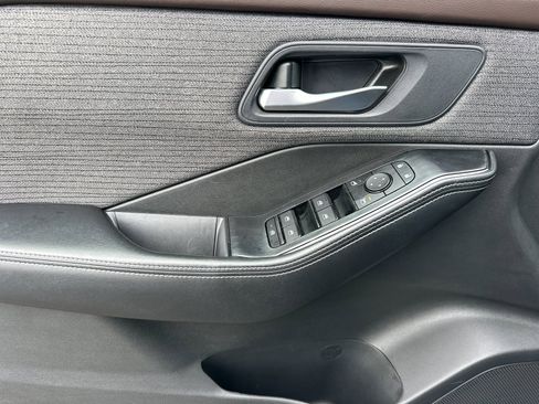 Used 2023 Nissan Rogue SV image 10