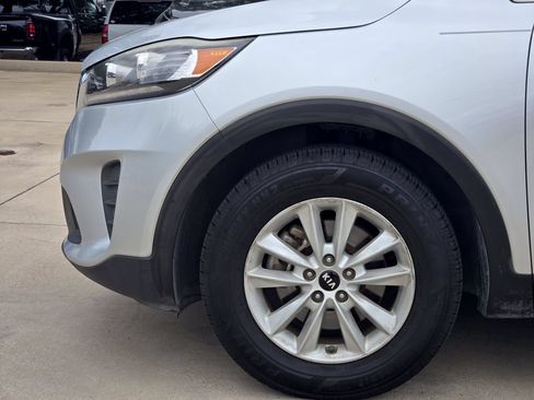 Used 2019 Kia Sorento L FWD image 14