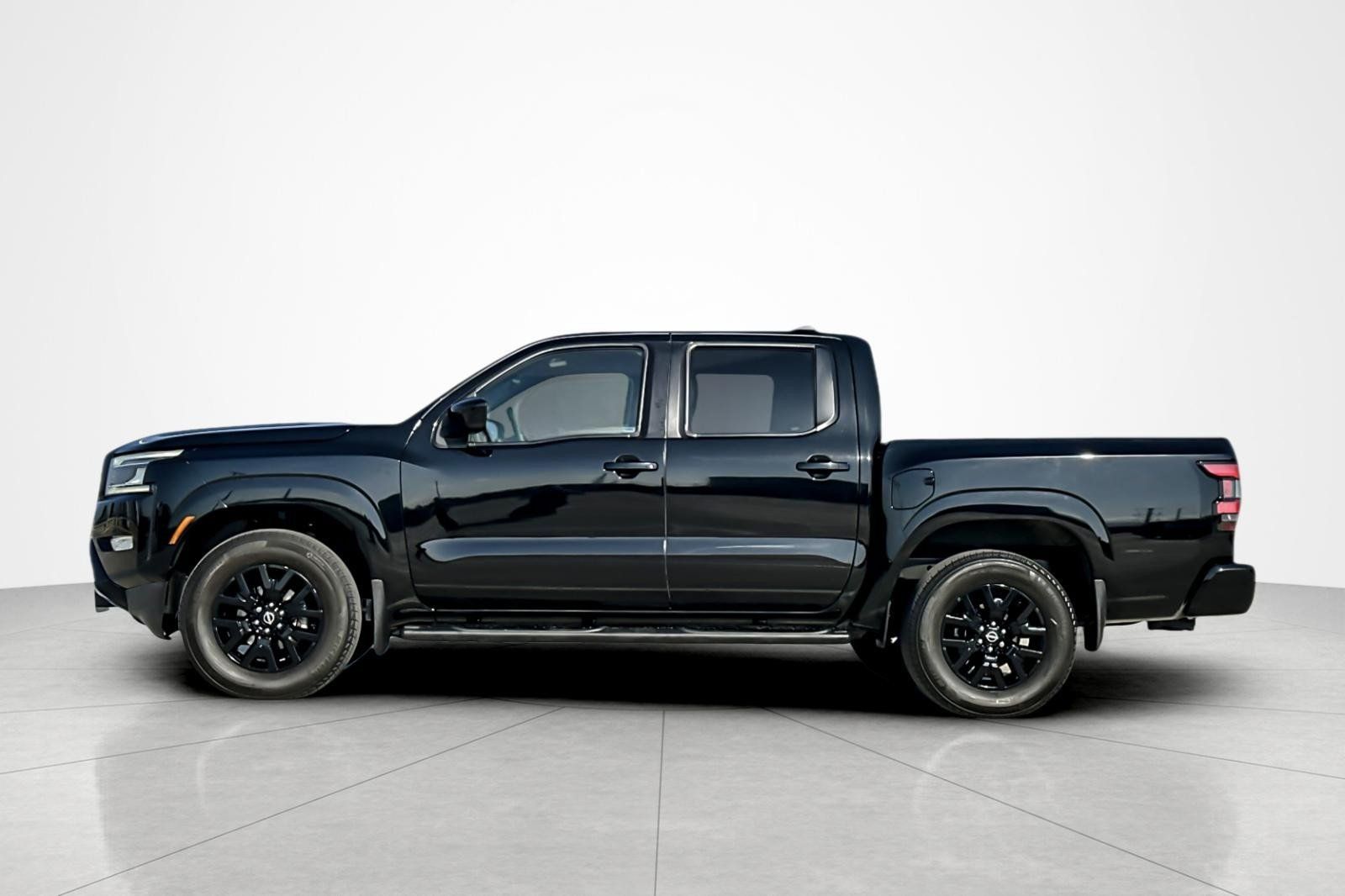 Used 2023 Nissan Frontier SV w/ Midnight Edition Package RWD image 2