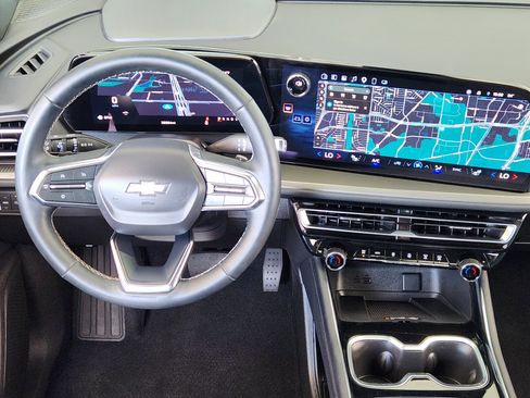 Certified 2025 Chevrolet Traverse LT FWD image 28