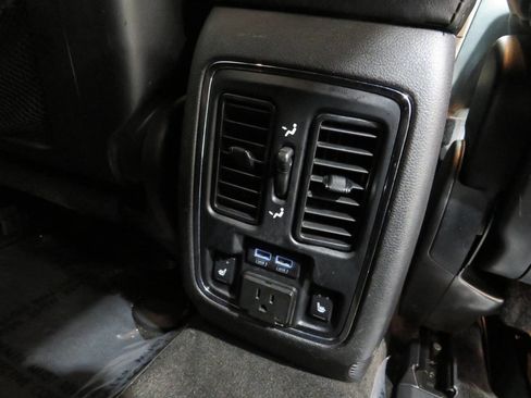 Used 2015 Jeep Grand Cherokee Limited image 12